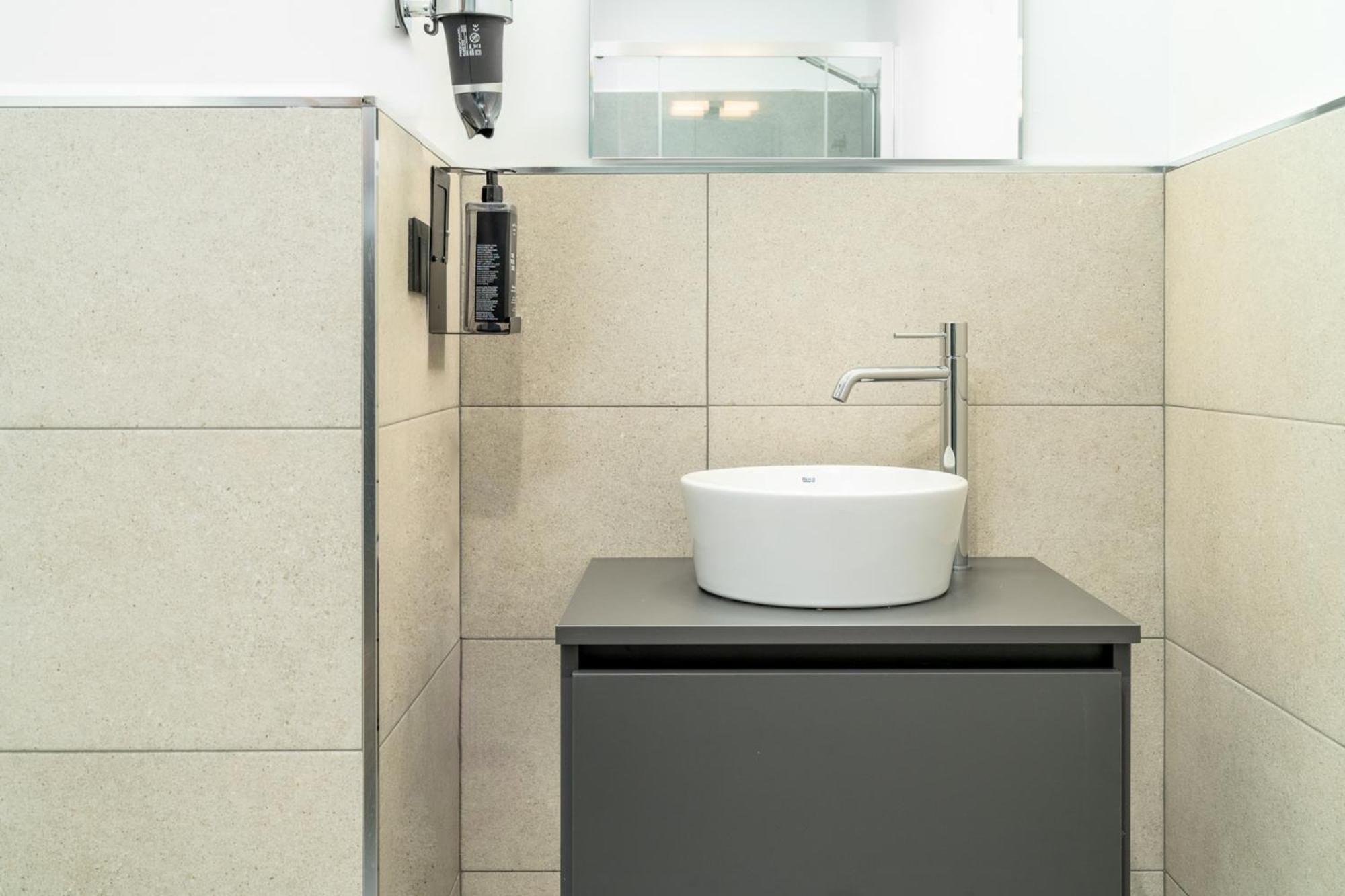Limehome Valencia Carrer D'Antonio Ferrandis Rum bild